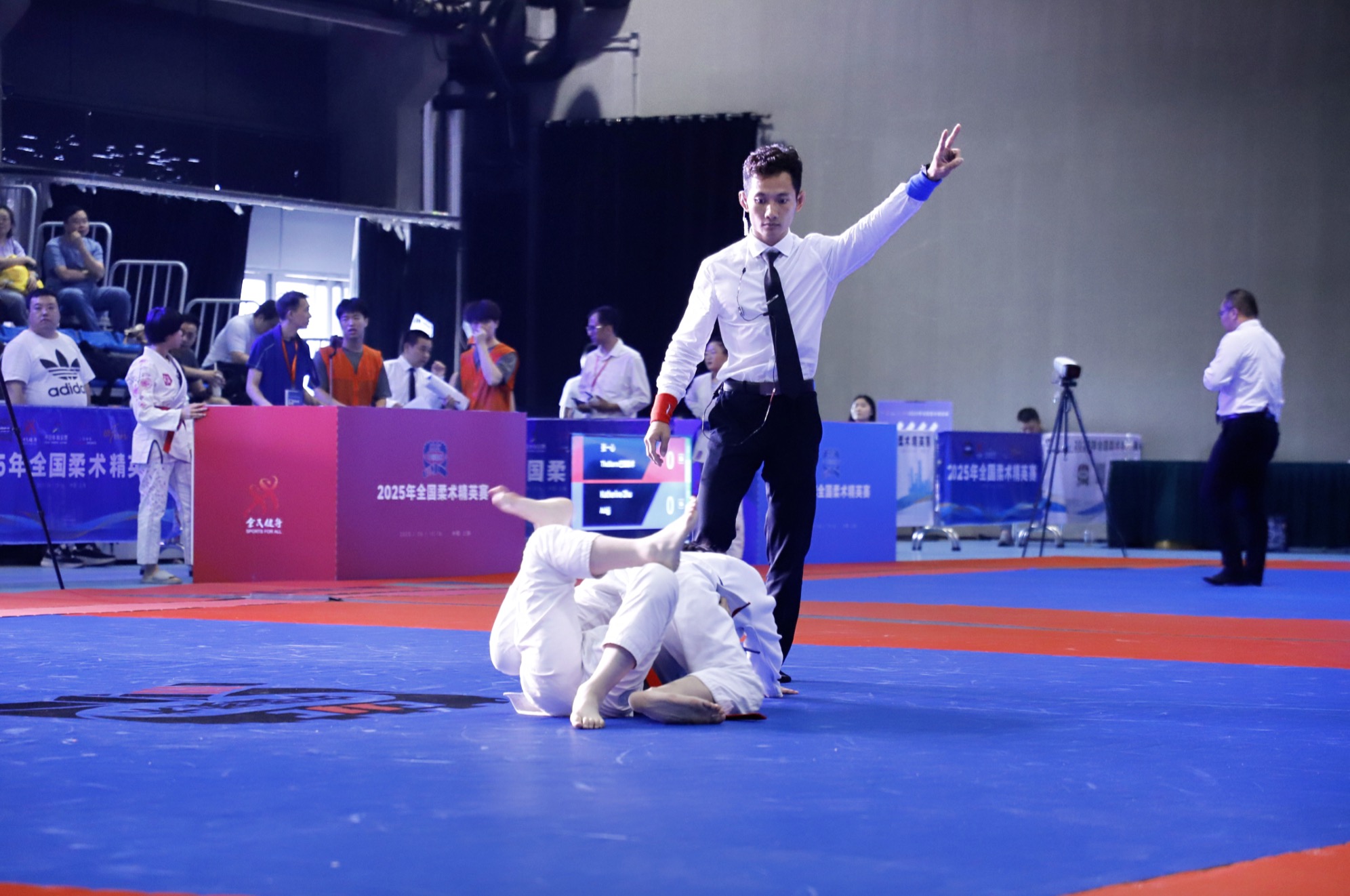 爱游戏官网柔道锦标赛上演强强对话，雪域貔貅队强势反弹海滨灰熊队，团队配合流畅；定海神针仍在的简单介绍