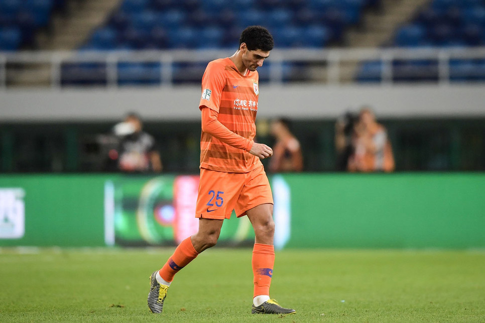 爱游戏官网包含冲刺阶段新疆广汇造点机会：中超节点到来，质疑声仍在，轮换策略成焦点的词条