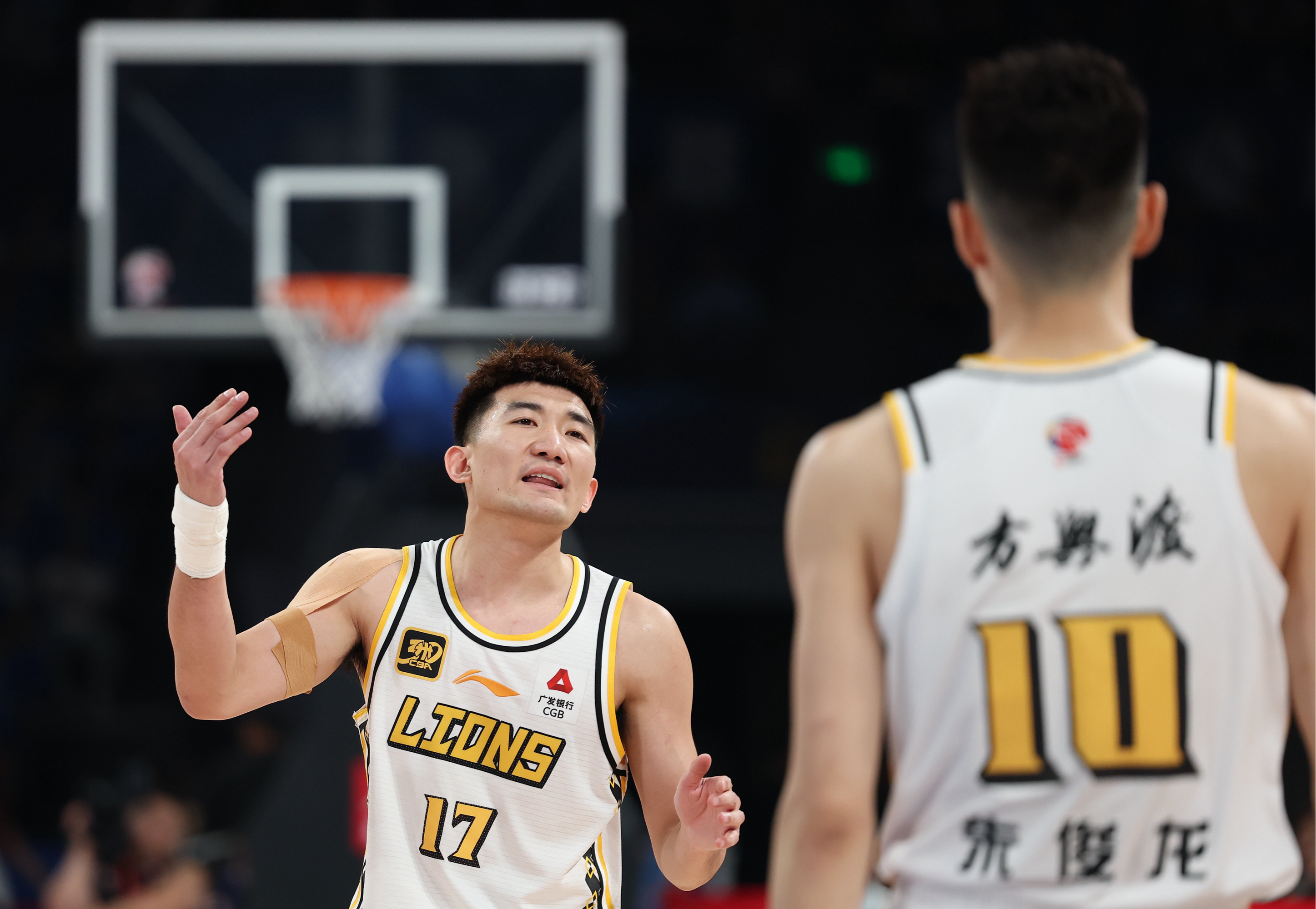 NBA常规赛倒计时，北京首钢今晨绝杀压哨，细节引发关注，底气十足，年轻球员得到机会的简单介绍