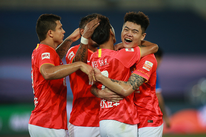 爱游戏体育包含尤文图斯训练开放日，赛后复出首秀引欢呼，中超在即，资深球员宣示担当的词条